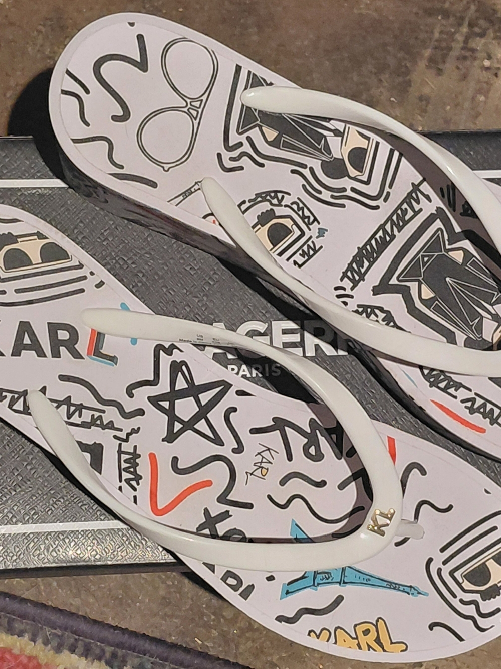Karl Lagerfeld White Graphic Flip-Flop Platforms SZ 9 - Picture 3 of 7